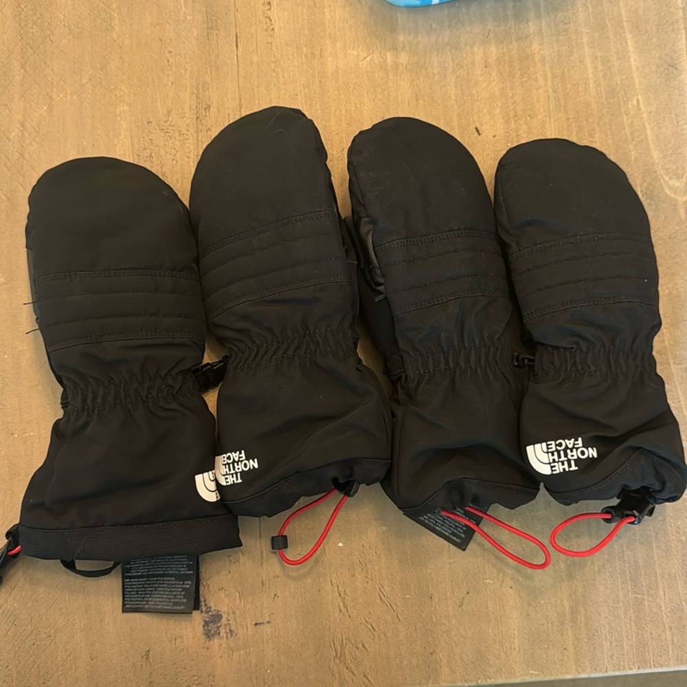 The North Face kids ski mittens size small
